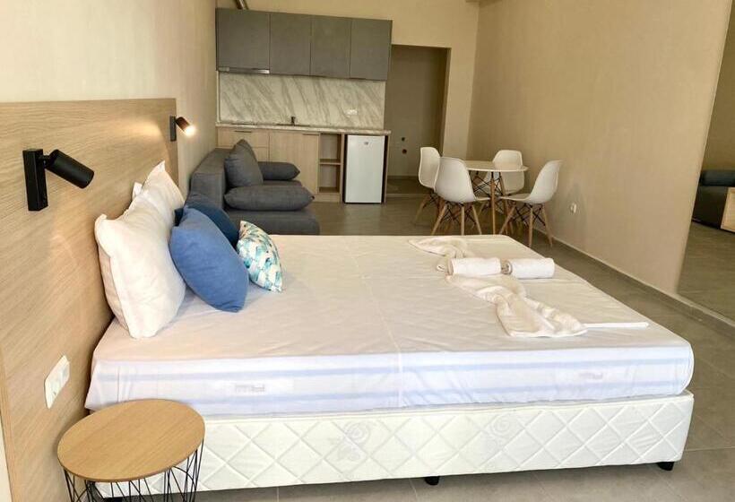 带露台的标准工作室, Mm Complex