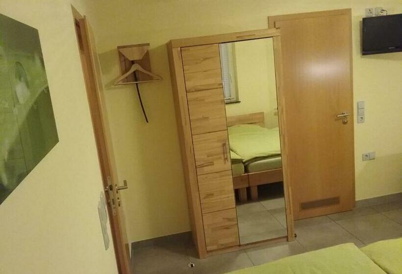 Номер Стандарт, Gästezimmer , Pension Wauri