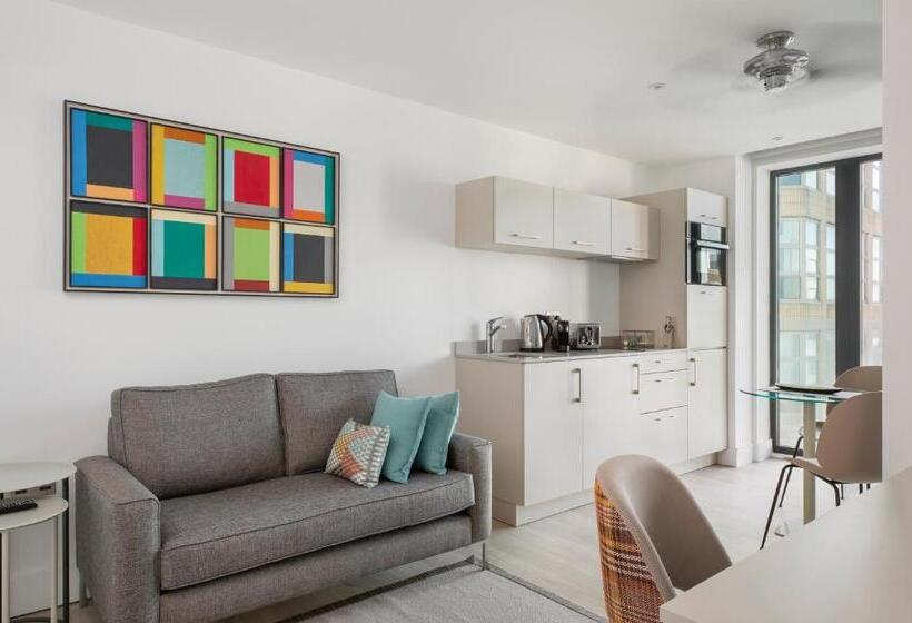 标准工作室, Q Square By Supercity Aparthotels