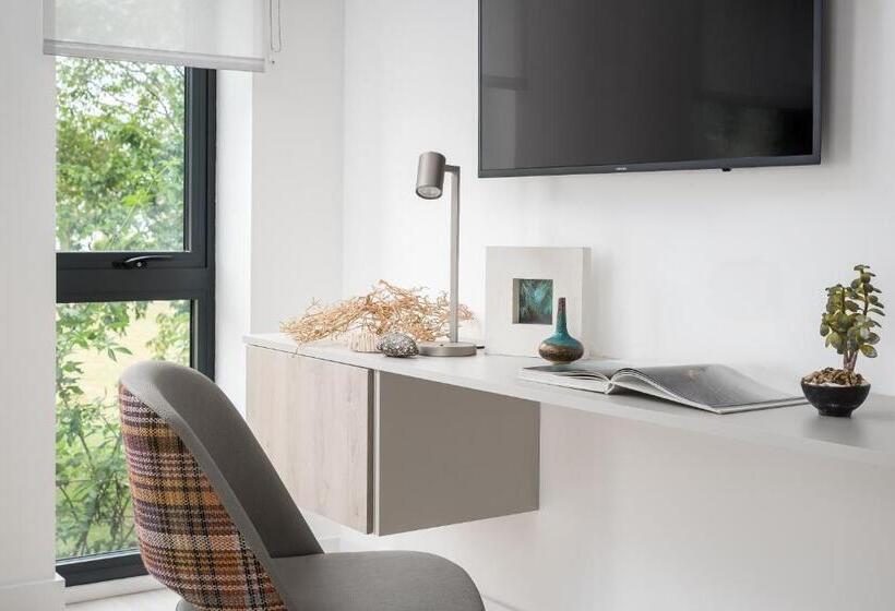 Студио Стандарт с Балконом, Q Square By Supercity Aparthotels