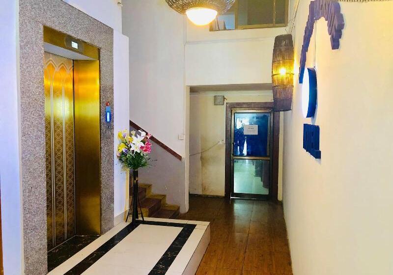 חדר דלוקס, New Season Riverside