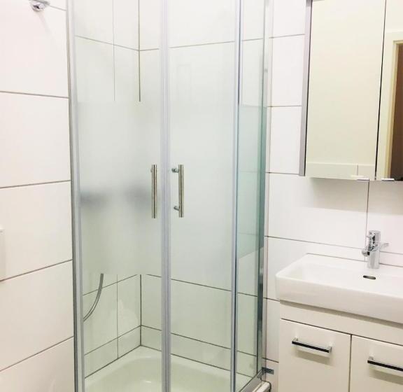 Quarto Economy, Inside Five