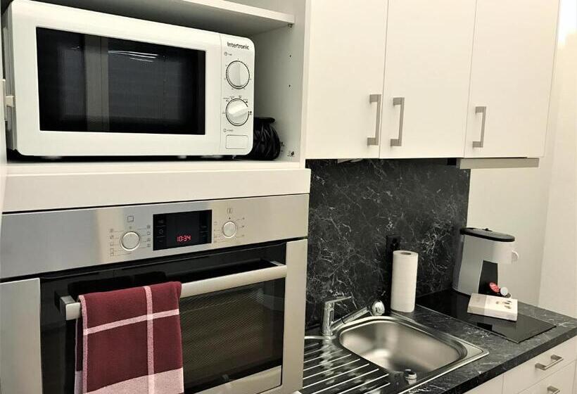 Estudio Familiar, Inside Five