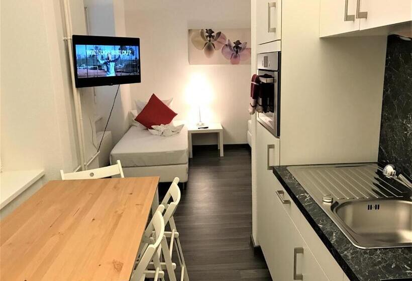 Estudio Familiar, Inside Five