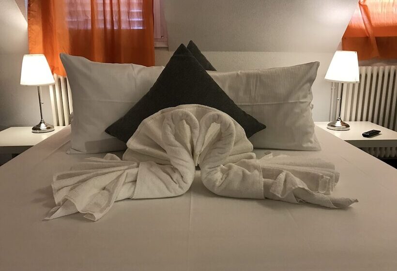 Estudio Familiar, Inside Five