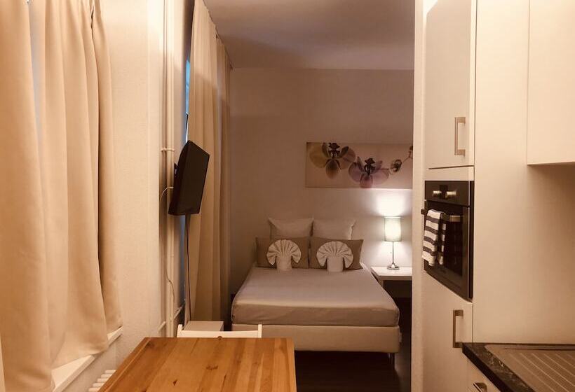 Estudio Familiar, Inside Five