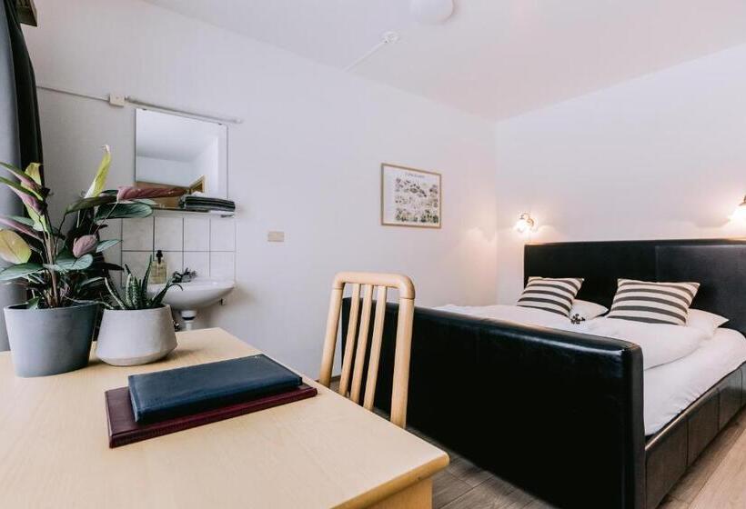 اتاق استاندارد با سرویس بهداشتی مشترک, Elda Guesthouse