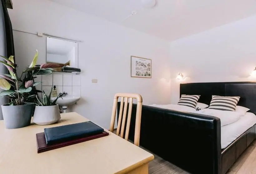 اتاق استاندارد با سرویس بهداشتی مشترک, Elda Guesthouse