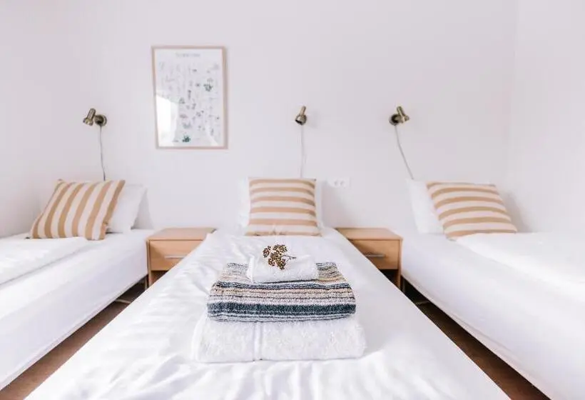 اتاق استاندارد سه تخته با سرویس بهداشتی مشترک, Elda Guesthouse