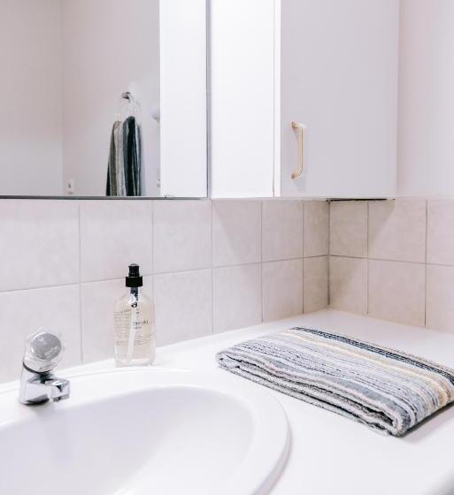 اتاق استاندارد سه تخته با سرویس بهداشتی مشترک, Elda Guesthouse