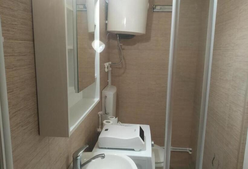 استودیوی استاندارد, Guest House Rg