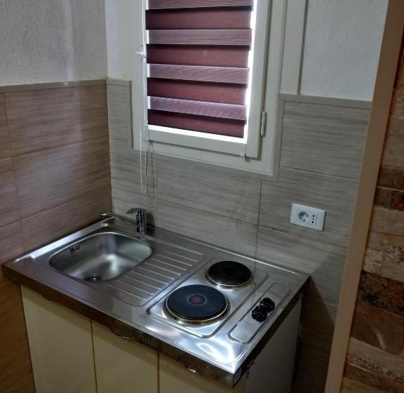 استودیوی استاندارد, Guest House Rg