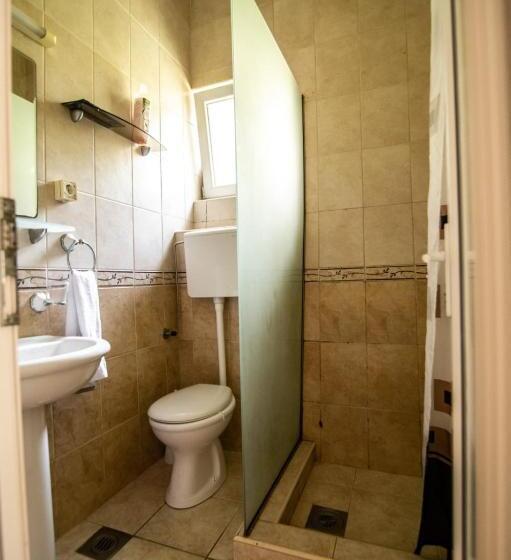 اتاق لوکس, Petrovic Apartmani