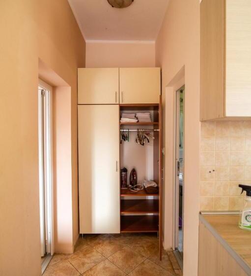 اتاق لوکس, Petrovic Apartmani