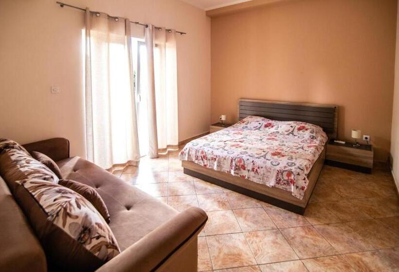 اتاق لوکس, Petrovic Apartmani