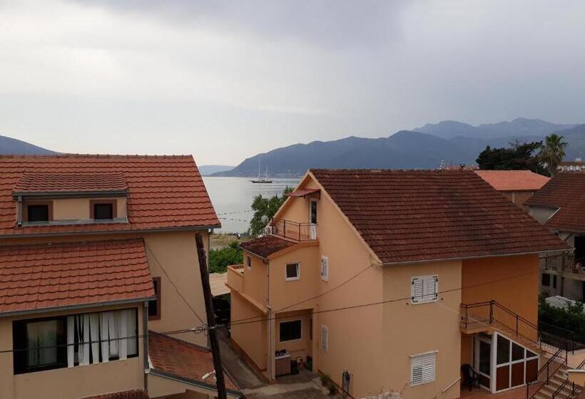 1 Bedroom Penthouse Apartment, Petrovic Apartmani