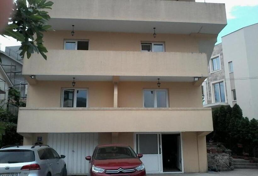 اتاق لوکس, Petrovic Apartmani