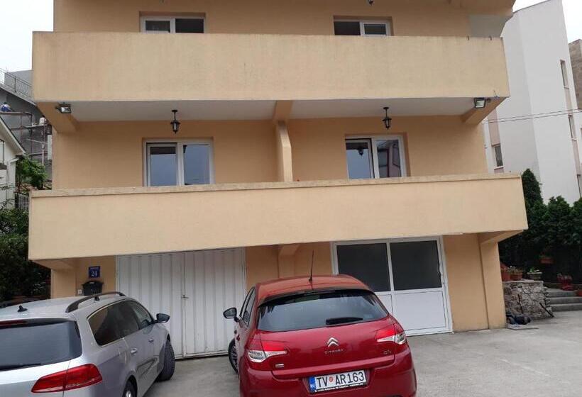 اتاق لوکس, Petrovic Apartmani