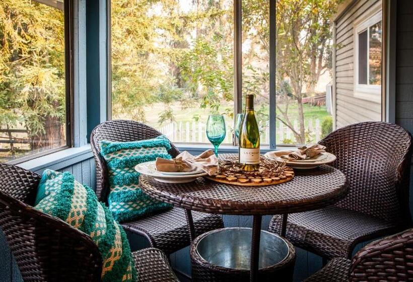 בית, 2 חדרי שינה, Cozy Country Cottage In Sebastopol Cottage