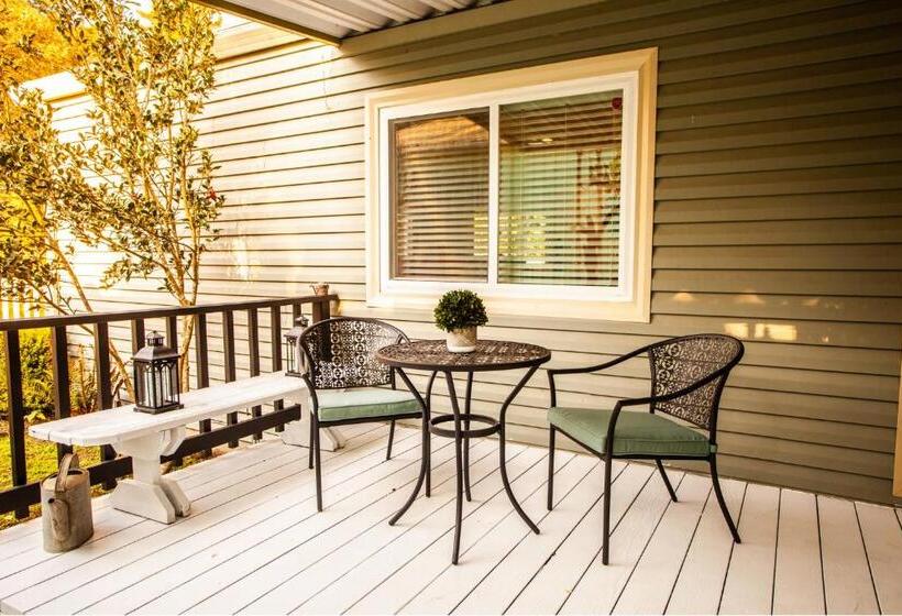 בית, 2 חדרי שינה, Cozy Country Cottage In Sebastopol Cottage