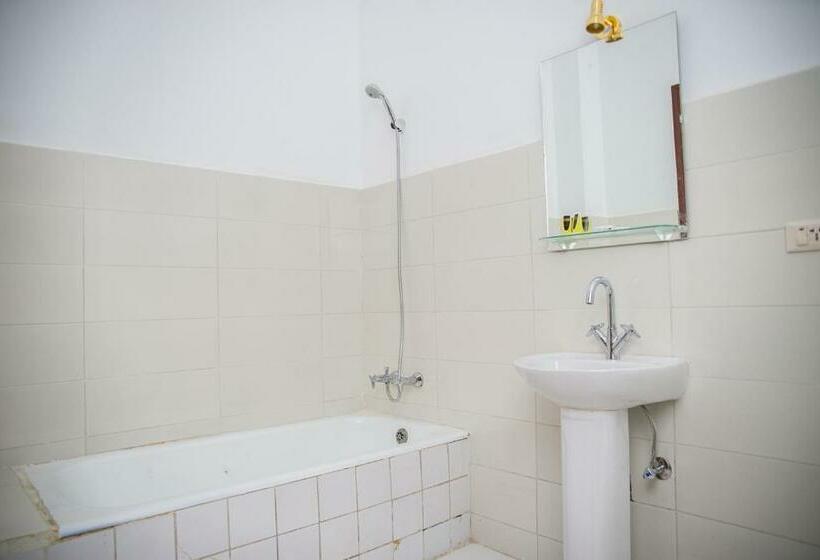 استودیو خانوادگی, New Grand Royal Hotel Cairo