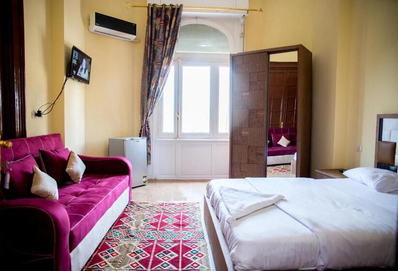 استودیو خانوادگی, New Grand Royal Hotel Cairo