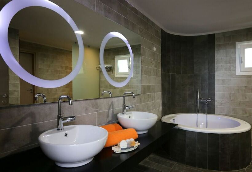 套房配有游泳池, Alexandra Beach Spa Resort