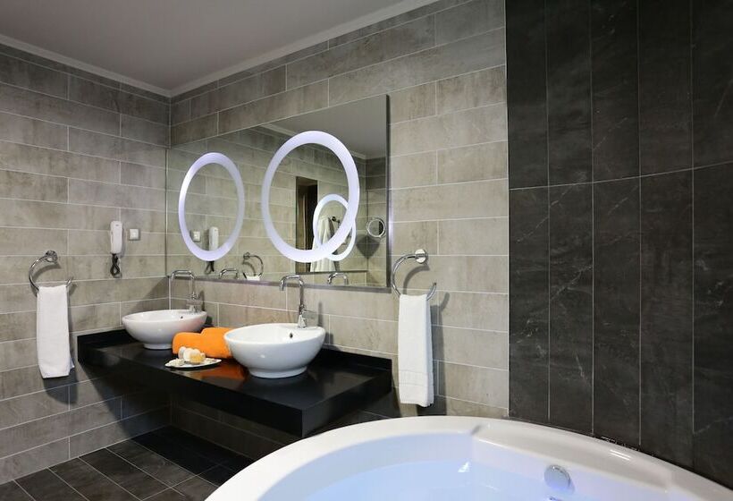 套房配有游泳池, Alexandra Beach Spa Resort