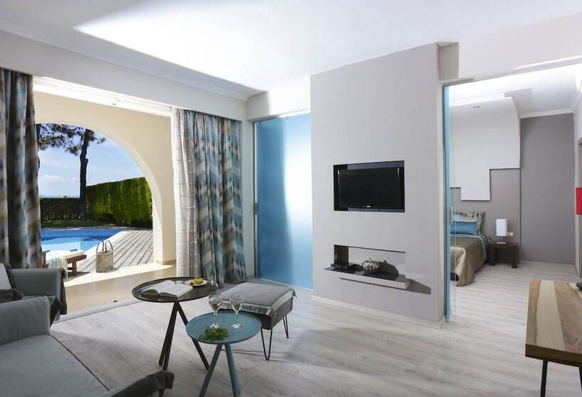 套房配有游泳池, Alexandra Beach Spa Resort