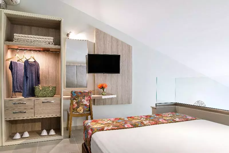 سوییت جونیور, Alexandra Beach Spa Resort