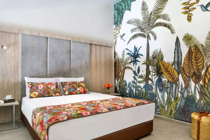 سوییت جونیور, Alexandra Beach Spa Resort