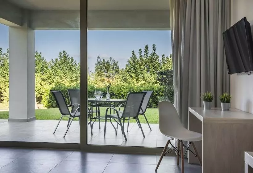 デラックススイート, Astra Village Hotel Suites
