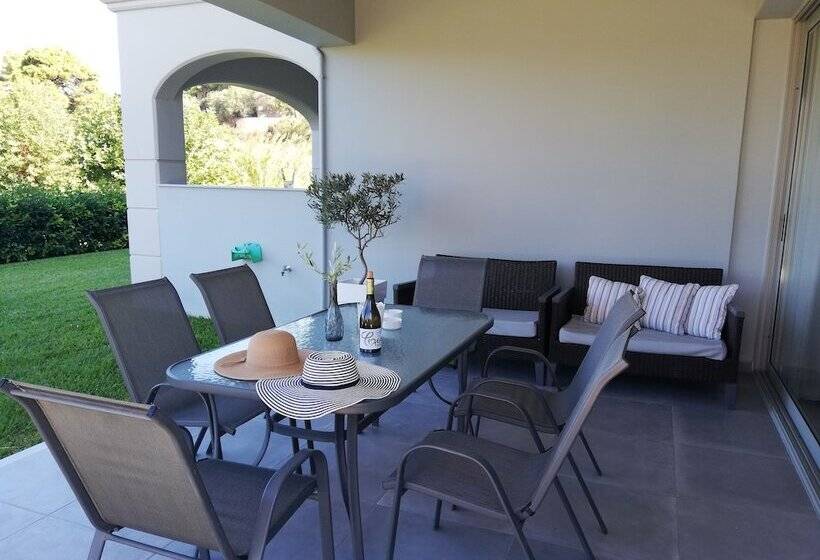 디럭스 스위트, Astra Village Hotel Suites