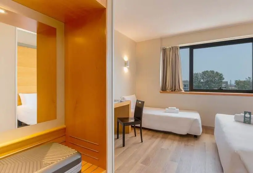 اتاق استاندارد چهار تخته, B&B HOTEL Pisa Airport