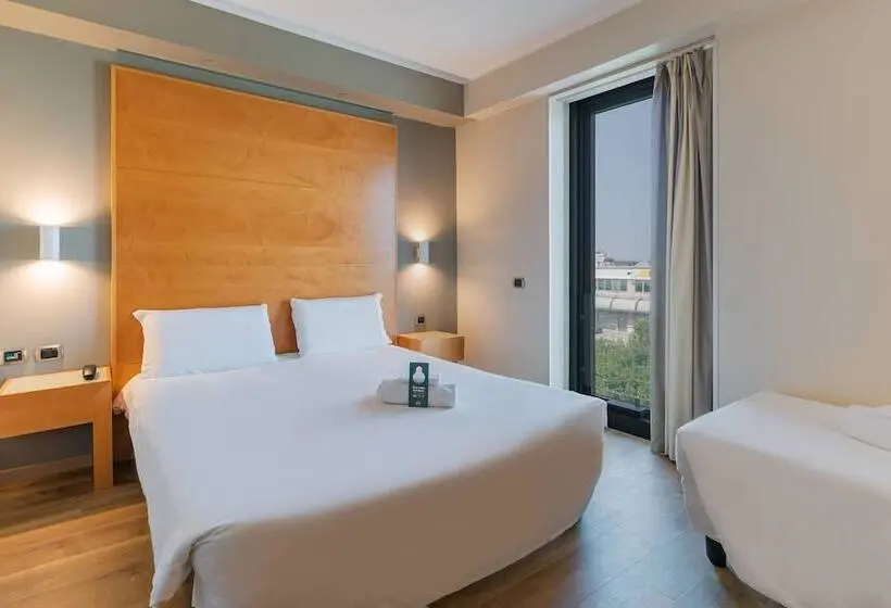 Standard Triple Room with Terrace, B&B HOTEL Pisa Airport