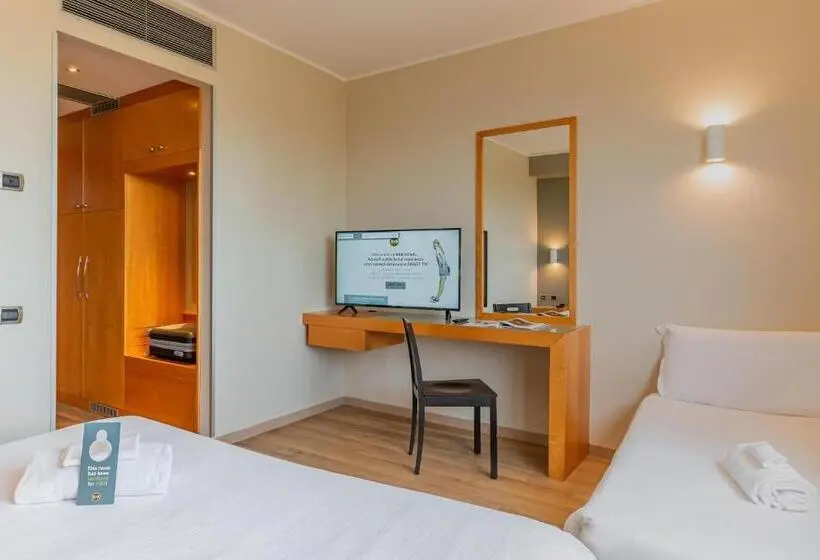 اتاق کلاسیک سه تخته, B&B HOTEL Pisa Airport