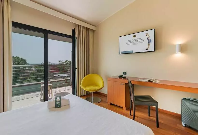 Standard Triple Room with Terrace, B&B HOTEL Pisa Airport