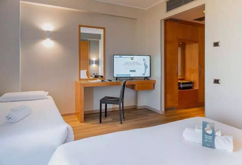 Standard Triple Room with Terrace, B&B HOTEL Pisa Airport