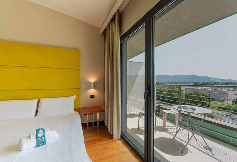 Standard Triple Room with Terrace, B&B HOTEL Pisa Airport