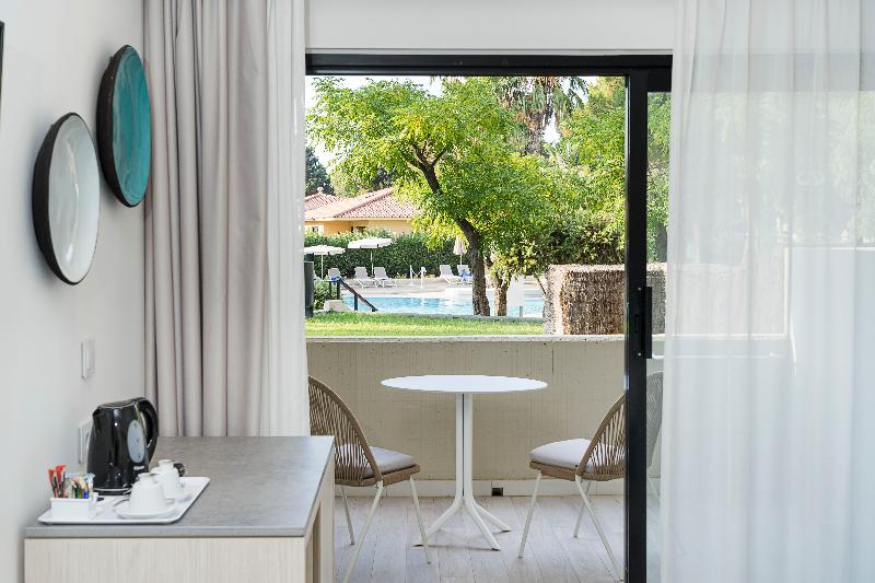 غرفة ديلوكس مطلة على حمام السباحة, Grand Palladium Sicilia Resort & Spa