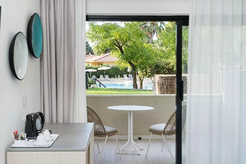 اتاق لوکس با چشمانداز استخر, Grand Palladium Sicilia Resort & Spa