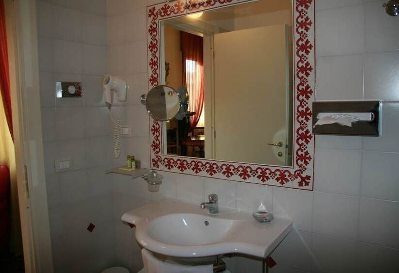 ジュニアスイート, Alessandro Della Spina