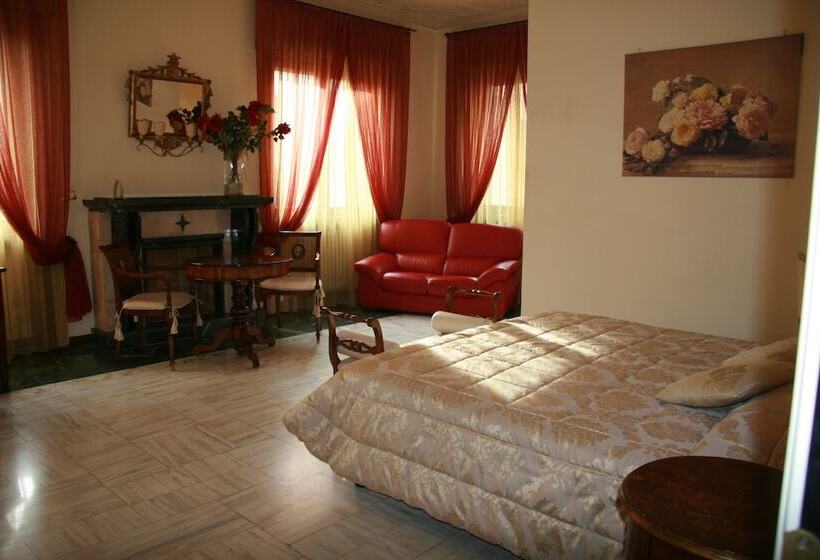 ジュニアスイート, Alessandro Della Spina