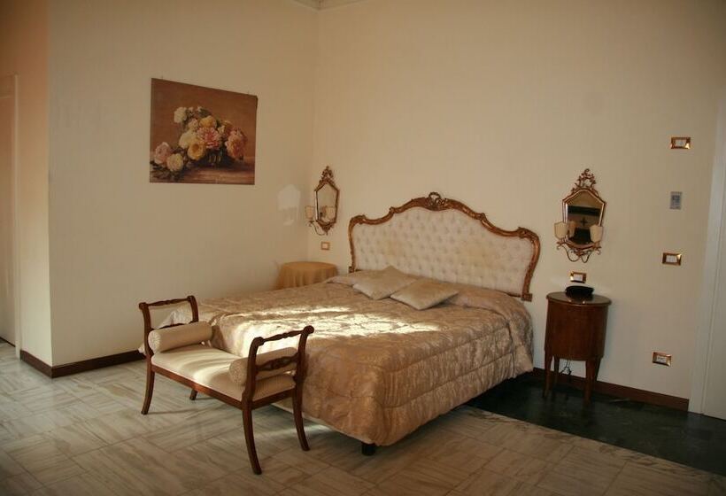 ジュニアスイート, Alessandro Della Spina