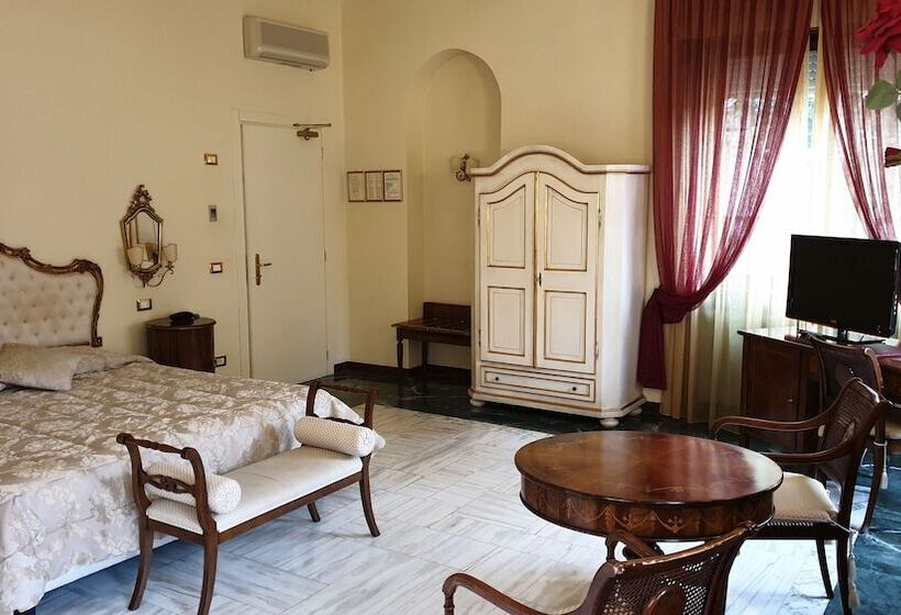 سوییت جونیور, Alessandro Della Spina