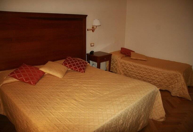 エコノミートリプルルーム, Alessandro Della Spina