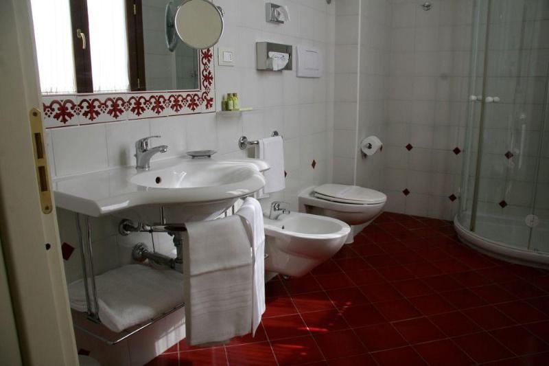 スタンダードトリプルルーム, Alessandro Della Spina