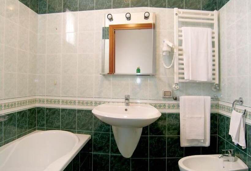 غرفة قياسية ثلاثية, Altieri