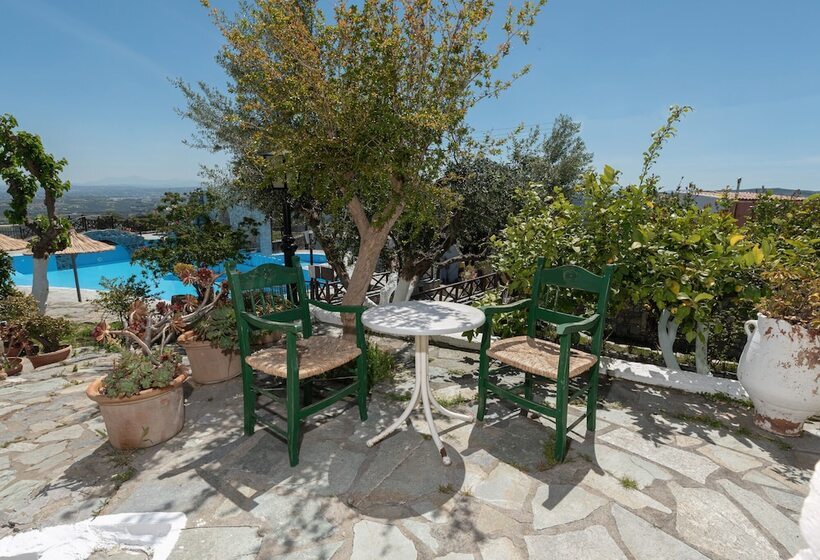Quarto Estandar Individual, Arolithos Traditional Village