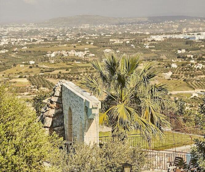 Номер Стандарт, Arolithos Traditional Village